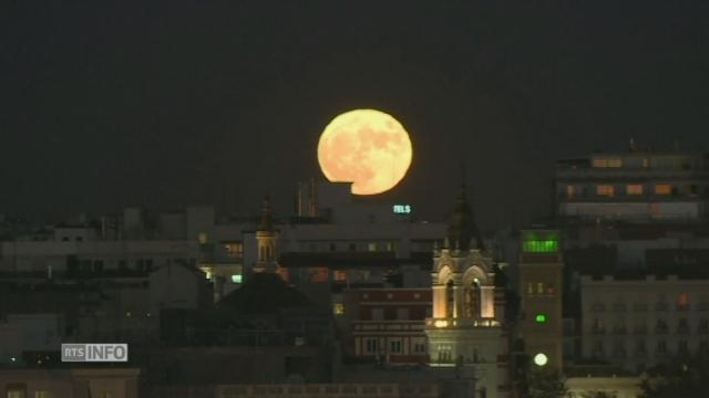 Les images de la super Lune aux quatre coins du monde
