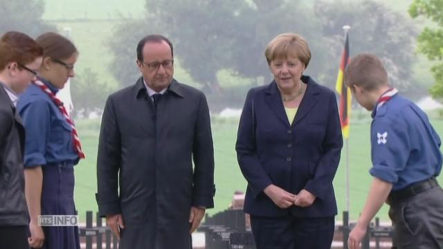 Hollande et Merkel main dans la main pour les commémorations de Verdun