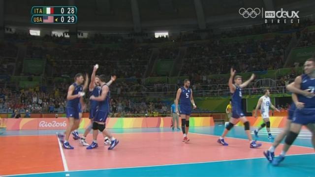 Volleyball messieurs, ½. ITA – USA (28-30). Fin de 1re manche haletante. L’Italie sauve 5 balles de set avant de le remporter !