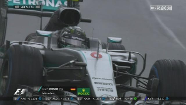 GP du Brésil. Arrivée: Lewis Hamilton (GBR) devance Nico Rosberg (ALL) et se rapproche à 12 points de son coéquipier au classement du championnat du monde