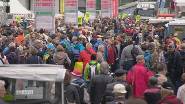 Le public se presse à la fête d'inauguration du tunnel du Gothard