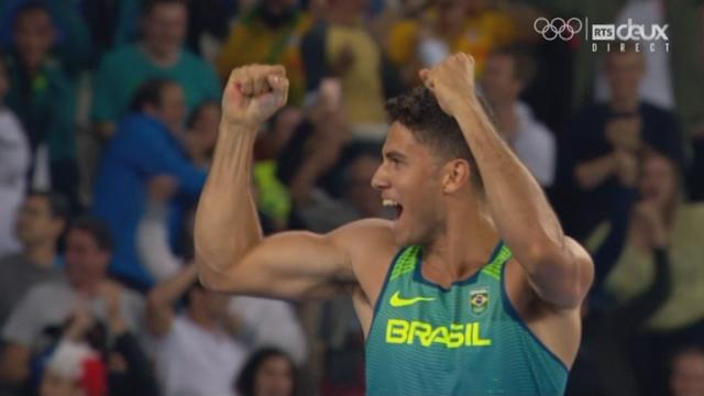 Athlétisme, Finale perche messieurs. Incroyable, mais vrai: le Brésilien Thiago Braz Da Silva franchit 6,03m et prend la tête