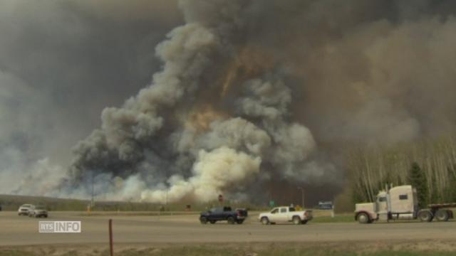 Les images de l'incendie spectaculaire au Canada