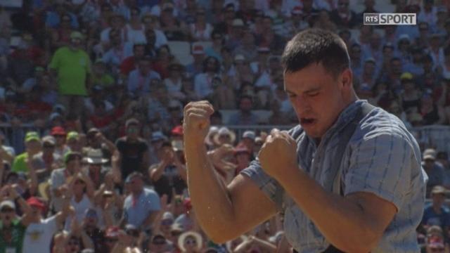 7e passe: Giger Samuel remporte son match face à Laimbacher Philipp et savoure avec le public