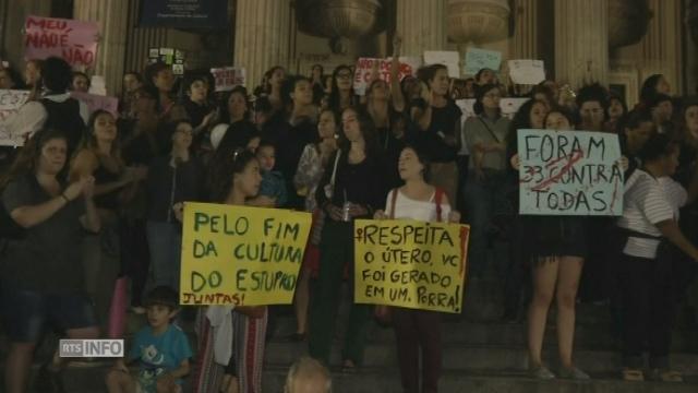 Manifestants en colère à Rio après un viol collectif diffusé sur internet