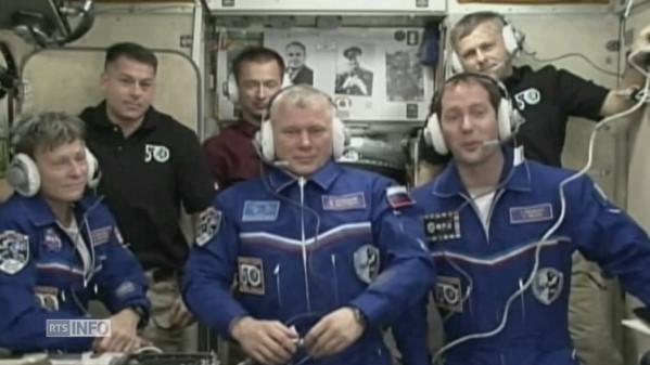 Les trois astronautes sont entrés dans l'ISS