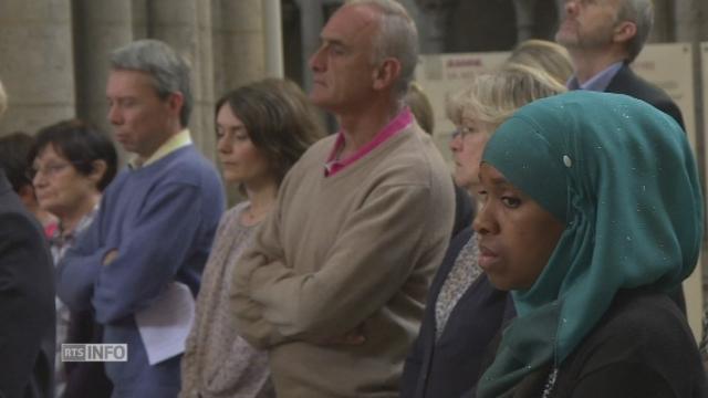 Plus d'une centaine de musulmans ont assisté à une messe d'hommage, à Rouen, aux côtés de catholiques, après l'attentat du prêtre mardi dernier