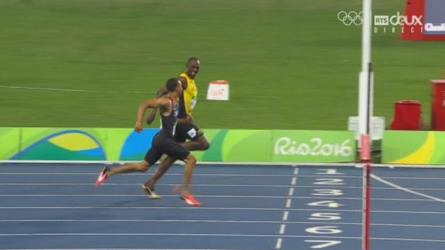 200 m hommes: Usain Bolt (JAM) s'impose et discute avec Andre De Grasse (CAN) qui termine 2e