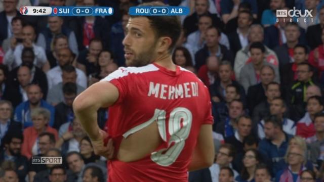 Gr. A, FRA-SUI (0-0): Le maillot de Mehmedi est totalement déchiré sur le corner des Suisses