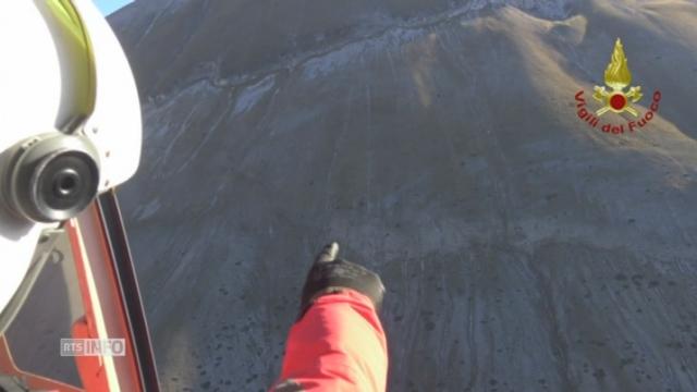 Le séisme en Italie a provoqué une fissure d'une centaine de mètres de long dans une montagne