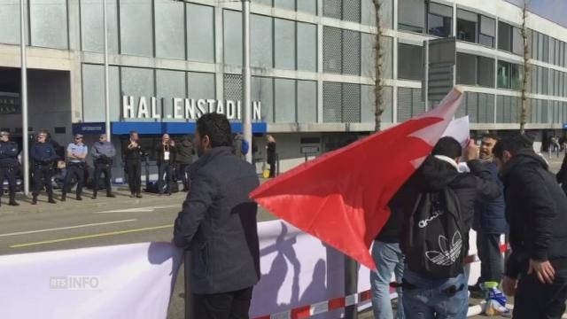 Des militants du Bahrein protestent à Zurich contre la candidature du cheikh Salman