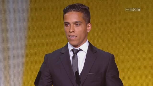 Wendell Lira place le plus beau but de 2015!