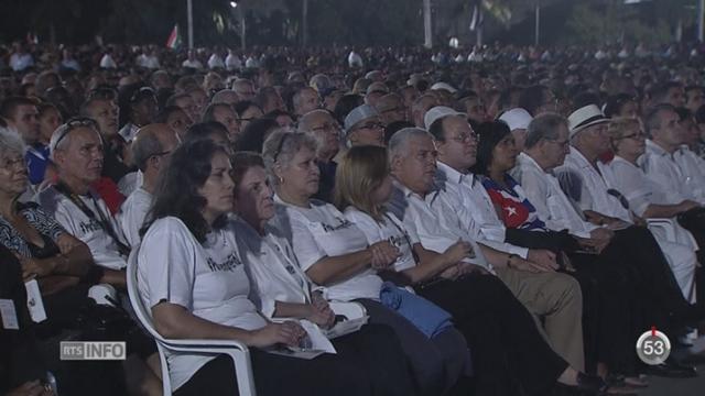 Jusqu'à un million de personnes se sont réunies à Cuba en mémoire de Fidel Castro