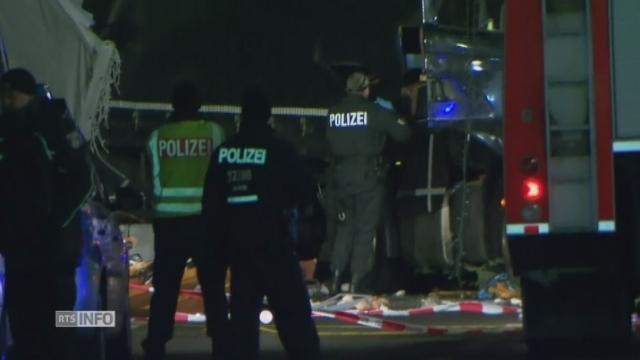 Les enquêteurs commencent à inspecter le camion à Berlin