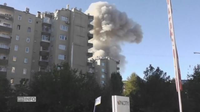 Les images après l'attaque au véhicule piégé contre un bâtiment de police à Diyarbakir en Turquie