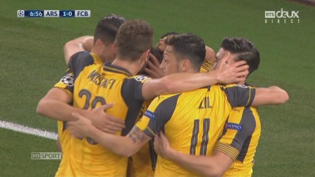Gr. A, Arsenal - Bâle : Ouverture du score d'Arsenal! Walcott marque de la tête sur un centre parfait d'Alexis