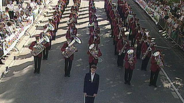 Concours de marche de la société Feldmusik Hochdorf à la Fête fédérale d'Interlaken en 1996. [RTS]