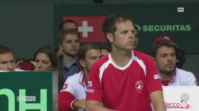 Séverin Luethi sur le banc de l'équipe de Suisse de Coupe Davis  en 2014 [RTS]