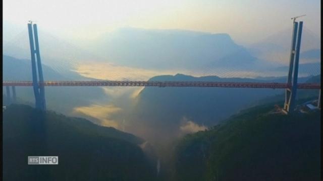 Inauguration en Chine du pont Beipanjiang, le plus haut au monde