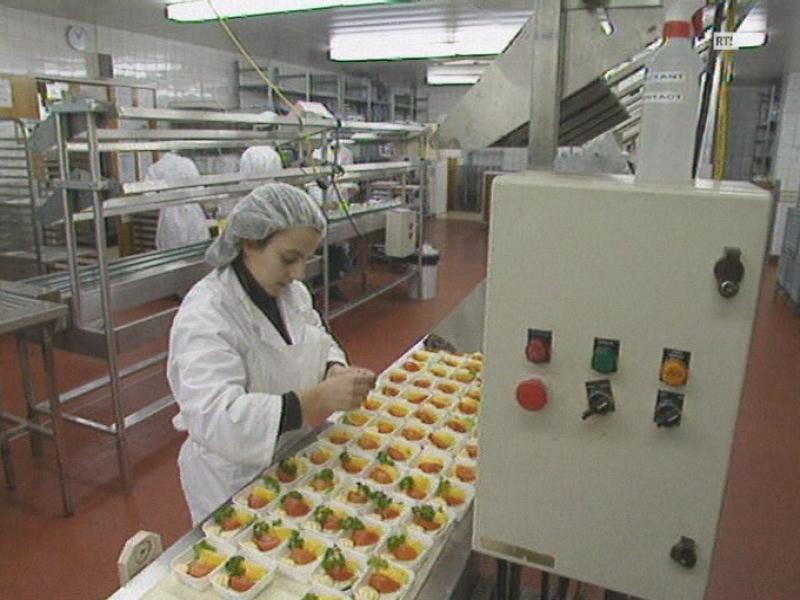 A l'aéroport de Genève, le service de catering au travail. [RTS]