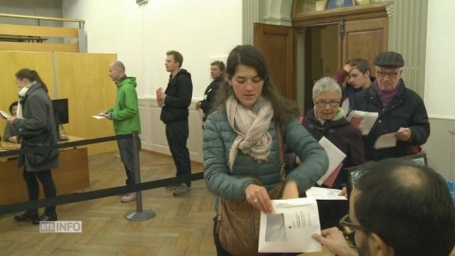 Derniers votants à Fribourg pour le renouvellement des autorités cantonales