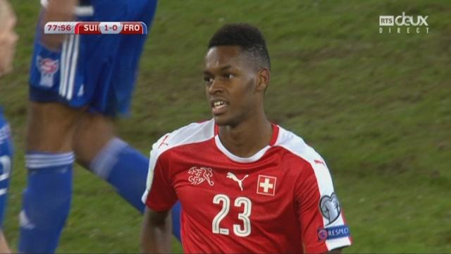 Suisse - Îles Féroé (1-0). 78e minute: Mehmedi trouve le poteau de 25 mètres, puis Edimilson Fernandes ne parvient pas à marquer non plus ce 2-0 si nécessaire