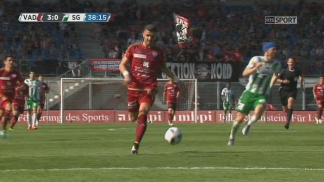 FC Vaduz - Saint-Gall (3-0): Dejan Janjatovic profite de la bonne remise de Armando Sadiku pour marquer le 3 but des Liechtensteinois