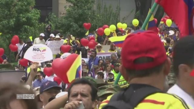 Des milliers de Colombiens en colère contre le processus de paix avec les Farc