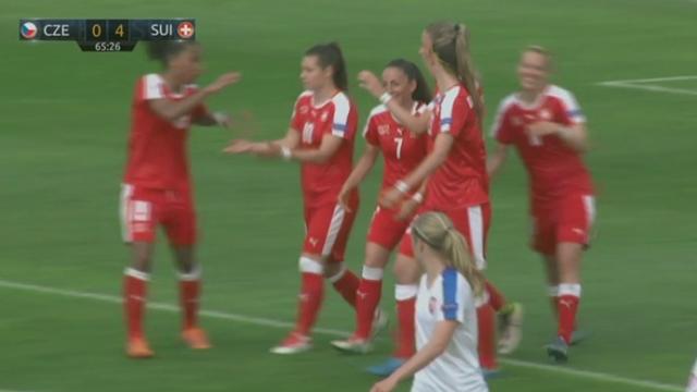 Dames. Qualification. Rép. tchèque - Suisse (0-4). 66e minute: sur penalty, Ana-Maria Crnogorcevic porte le score à 4-0 pour la Suisse