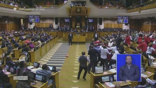 Une bagarre éclate au Parlement sud-africain