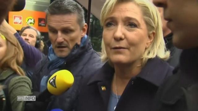 Marine Le Pen qualifie Valls et Fillon de "doublures"