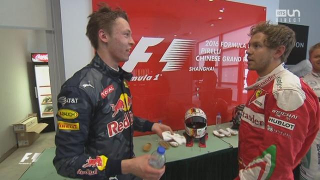 Course: discussion houleuse entre Sebastian Vettel et Daniil Kvyat...