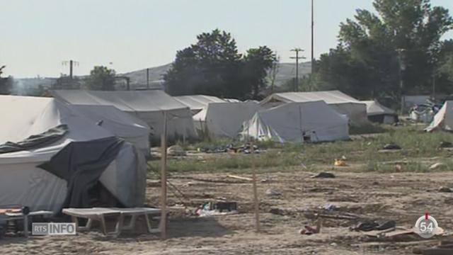 Crise migratoire: les policiers grecs continuent d'évacuer le camp sauvage d'Idoméni