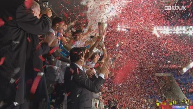 Finale, Liverpool – FC Séville (1-3): la remise du trophée