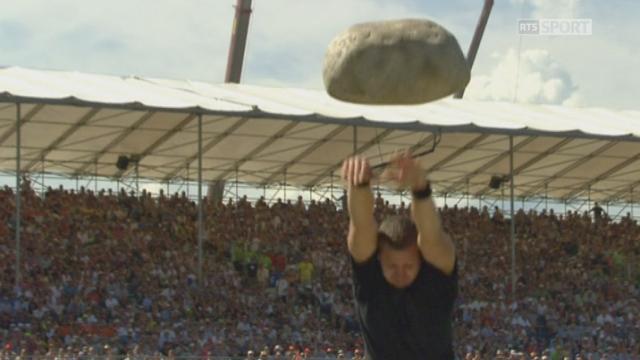 Finale, lancée de la pierre d'Unspunnen: Philipp Benz lance à 3.38 mètres