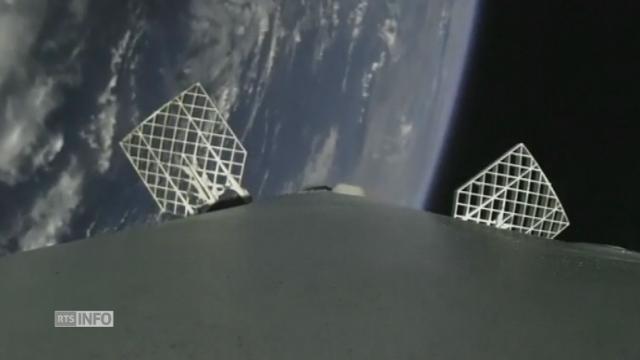 Images en caméra embarquée de l'atterrissage de la fusée de SpaceX