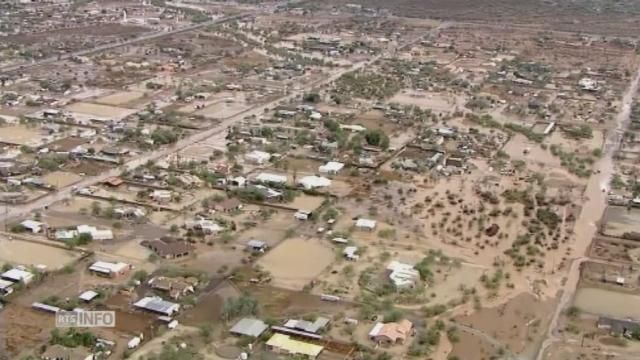 La ville de Carefree sous les eaux après une tempête en Arizona