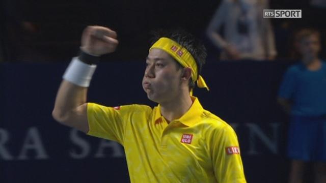 Bâle. 2e quart de finale. Juan Martin Del Potro (ARG) – Kei Nishikori (JPN) (5-7 4-6). Nishikori sert pour le gain du match et pour affronter Gilles Muller en demi-finales