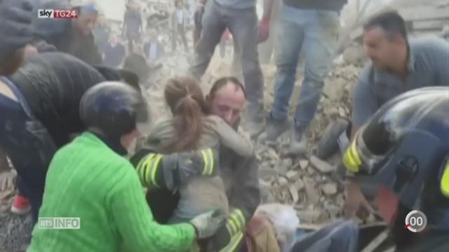 Séisme en Italie: une fillette a été dégagée après 17 heures sous les décombres