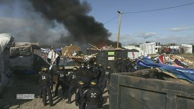 Climat tendu lors du démantèlement de la "jungle" de Calais