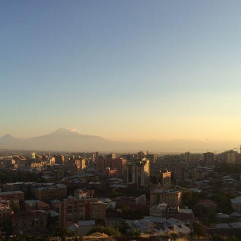 Mont Ararat surplombant  Yerevan [RTS - Anya Léveillé]