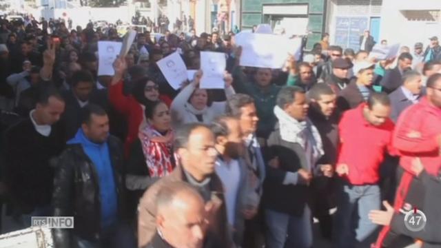Tunisie: des milliers de manifestants descendent dans les rues