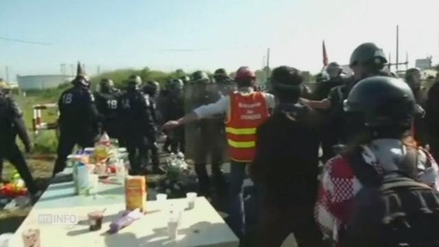 Evacuation du dépôt pétrolier de Donges en France