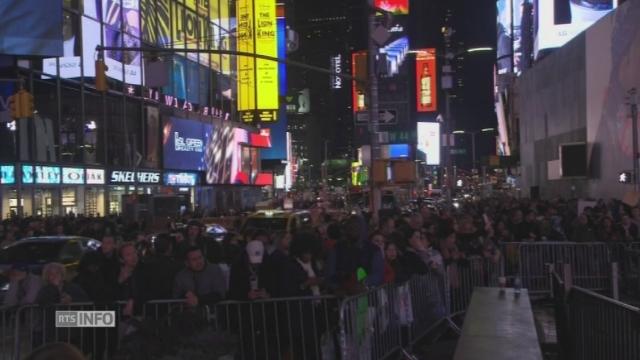 Fébrile, Times Square attend le verdict des urnes