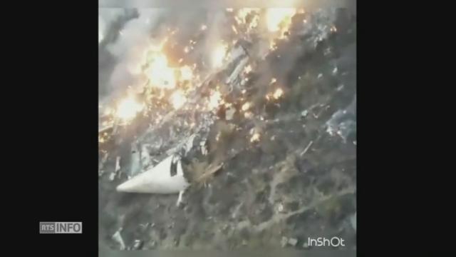 Les images du crash de l'avion au Pakistan