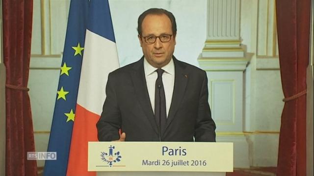 "Nous n'allons pas restreindre nos libertés", prévient Francois Hollande