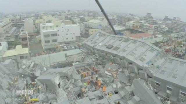 Les secours s'affairent après le puissant séisme qui a touché Taiwan