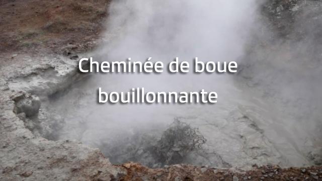 Cheminée de boue bouillonnante.