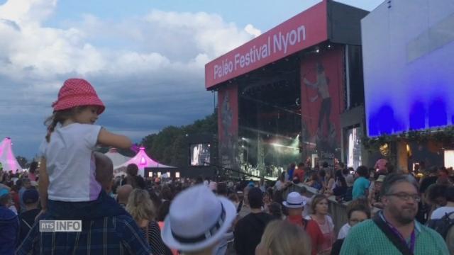 La jeune chanteuse Louane à Paléo