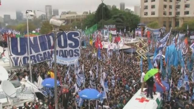 Des milliers d'Argentins manifestent leur soutien à Cristina Kirchner